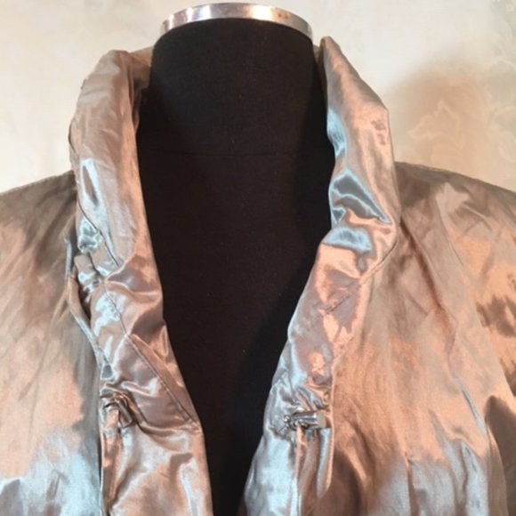 CHICO'S Buttoned Rain Jacket w/Pockets Packable Washable Size 2 - Picture 3 of 11